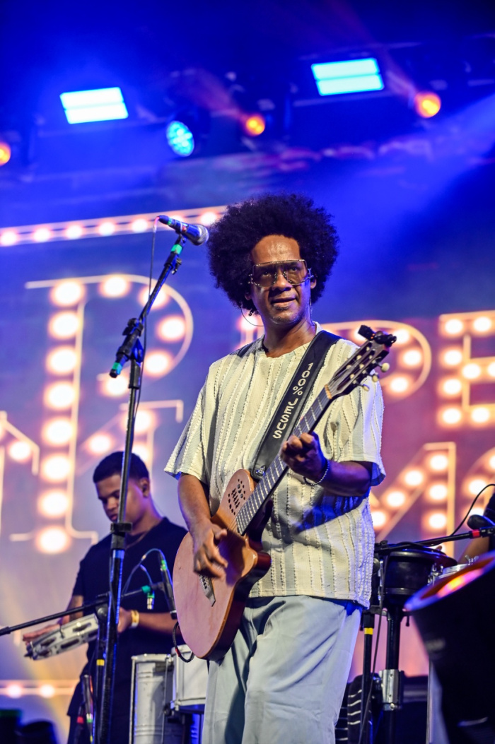 O conjunto aqueceu o público com sucessos que marcaram sua história.