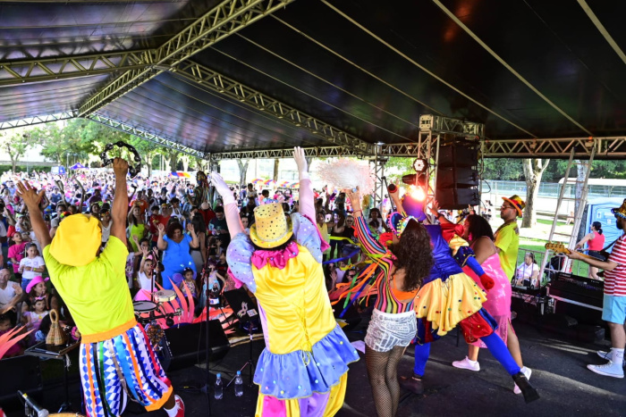 A programação contou com bandinhas de fanfarra, personagens lúdicos e brinquedos