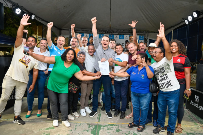 Ordem de serviço para novo campo de futebol com grama sintética na Praça Dom João Batista