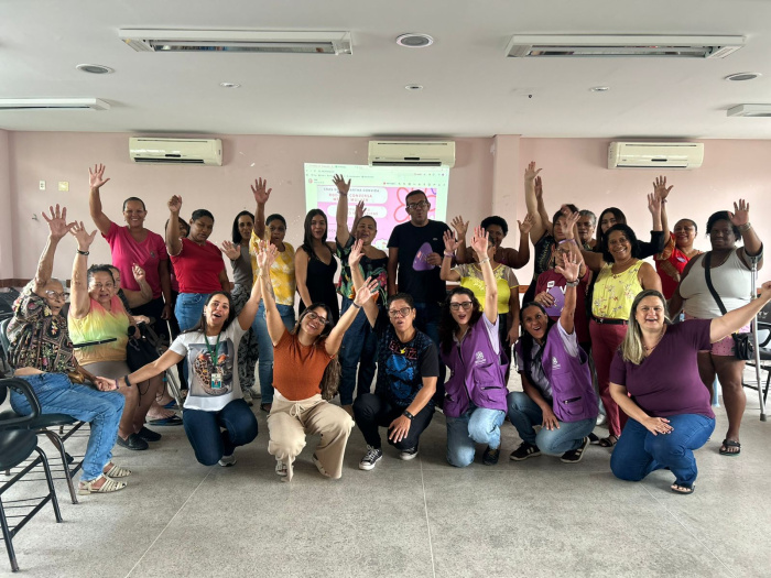 Roda de conversa sobre prevenção à violência doméstica no Cras Alaides dos Anjos em Santa Martha