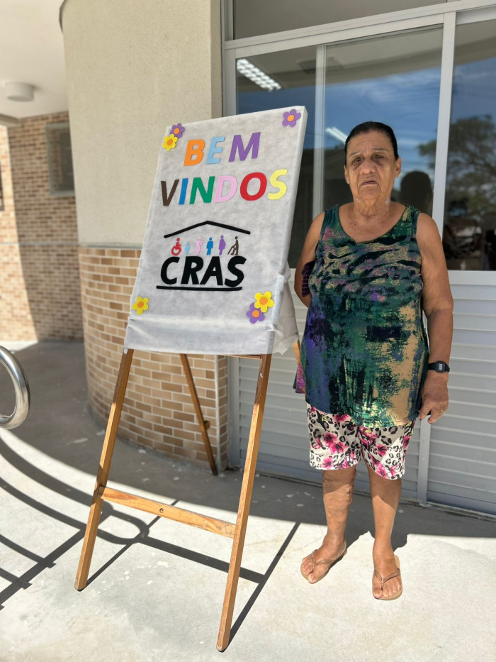 Dona Maria do Carmo no novo Cras Inhanguetá
