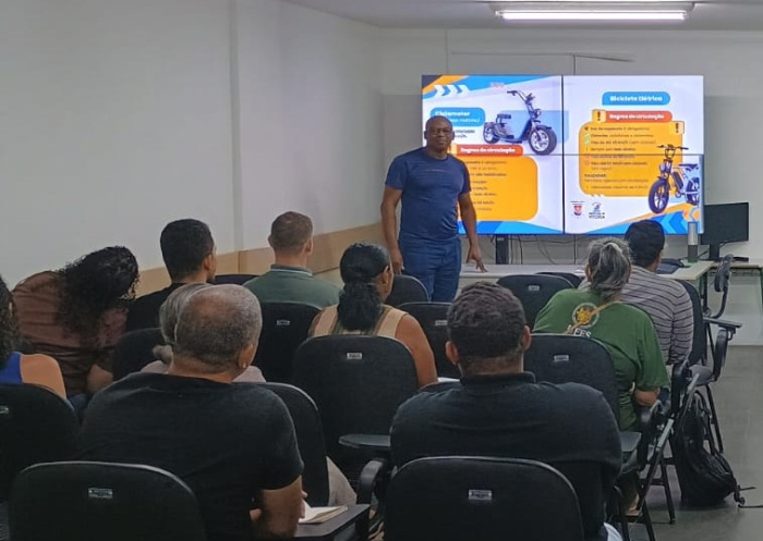 Experiência Acadêmica - a tarde começou com uma apresentação no auditório da Escola de Governo