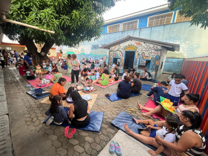 Projeto Pé de Livro une famílias e crianças no CMEI Ocarlina Nunes Andrade