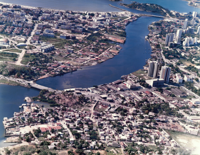 Canal de Camburi, pontes da Passagem e de Camburi. Asfaltamento no interior de Jardim da Penha