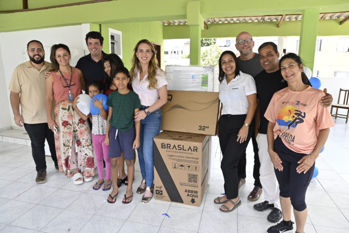 Entrega de melhorias habitacionais para dona Joana Ferreira Santos